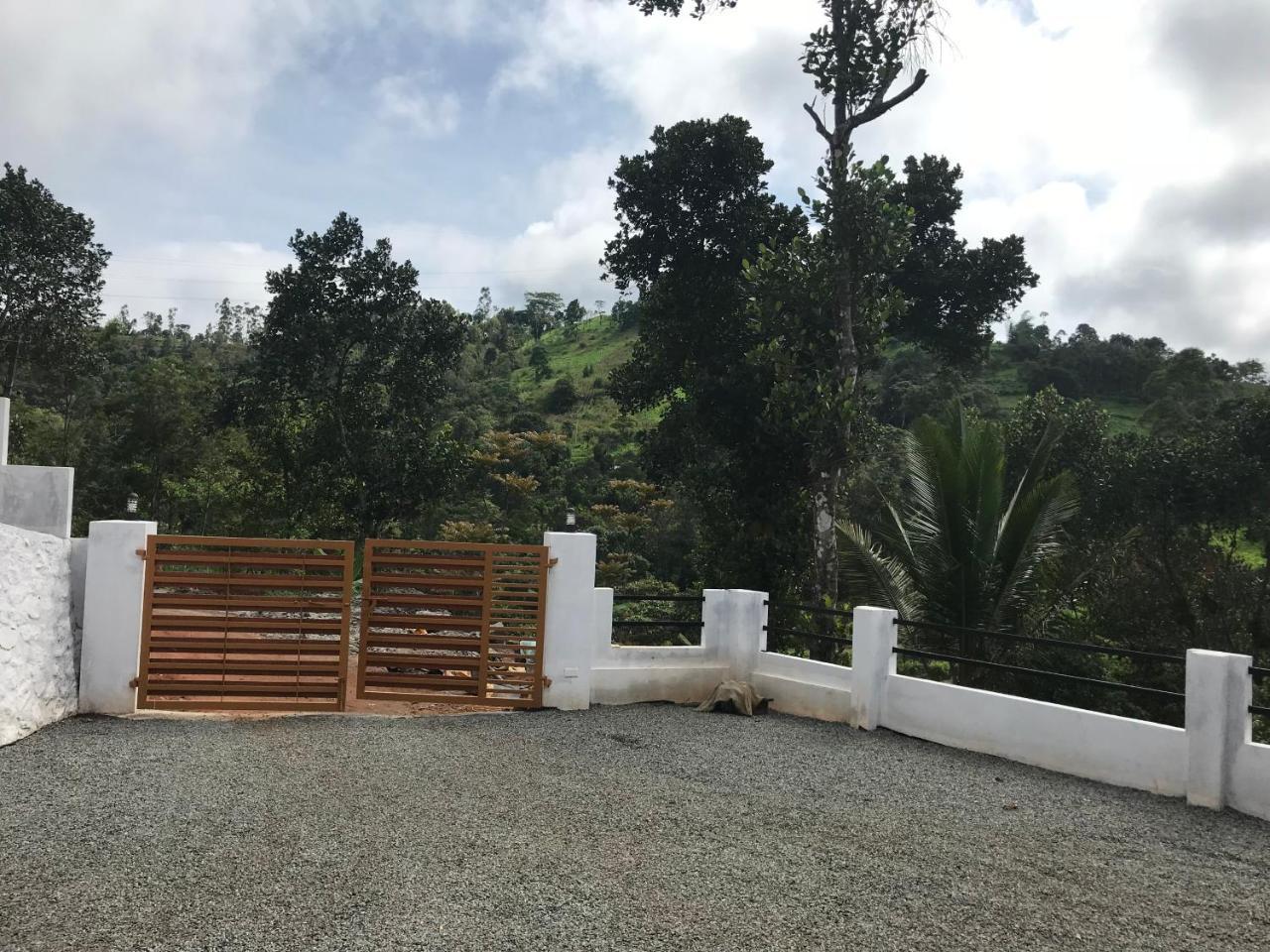 Friends Valley Home Stay Kattappana Екстер'єр фото